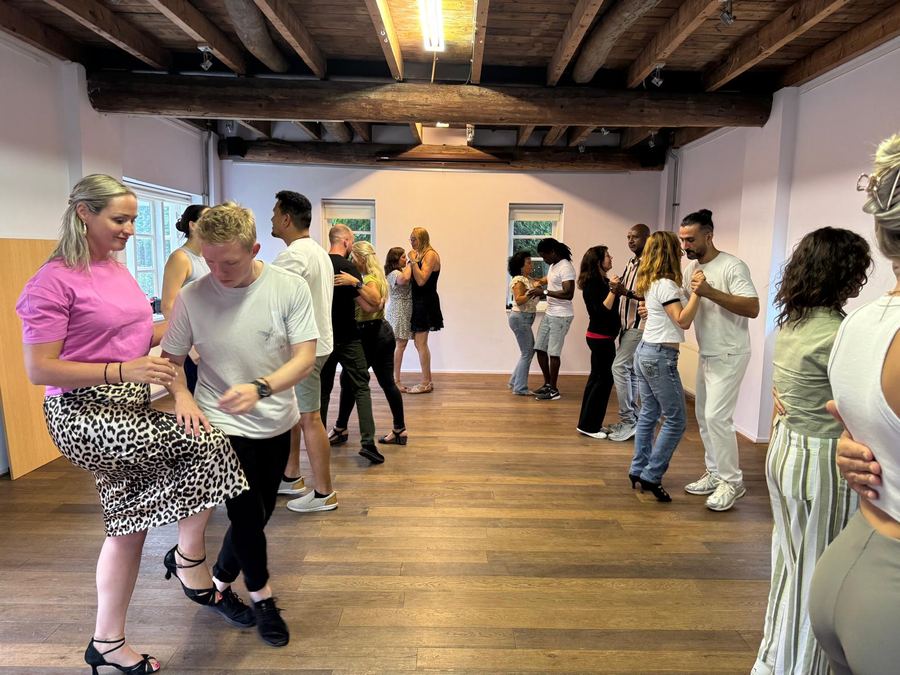 Kizomba Evolution partners dancing